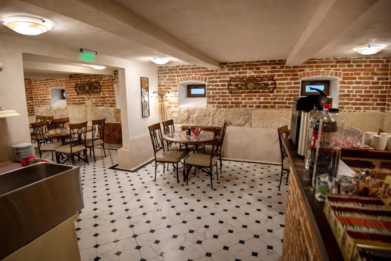Bed and Breakfast Ana Boutique Alba Iulia Exterior foto