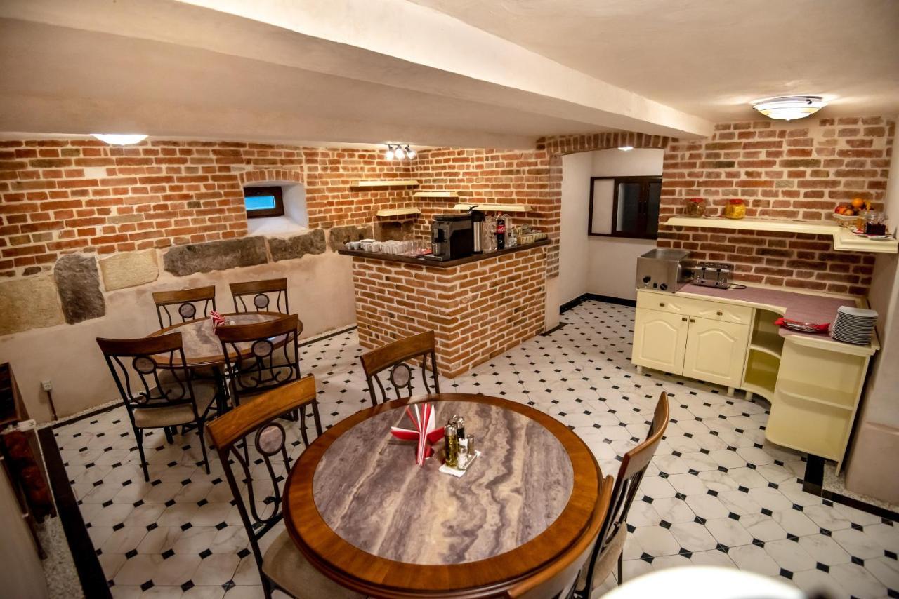 Bed and Breakfast Ana Boutique Alba Iulia Exterior foto