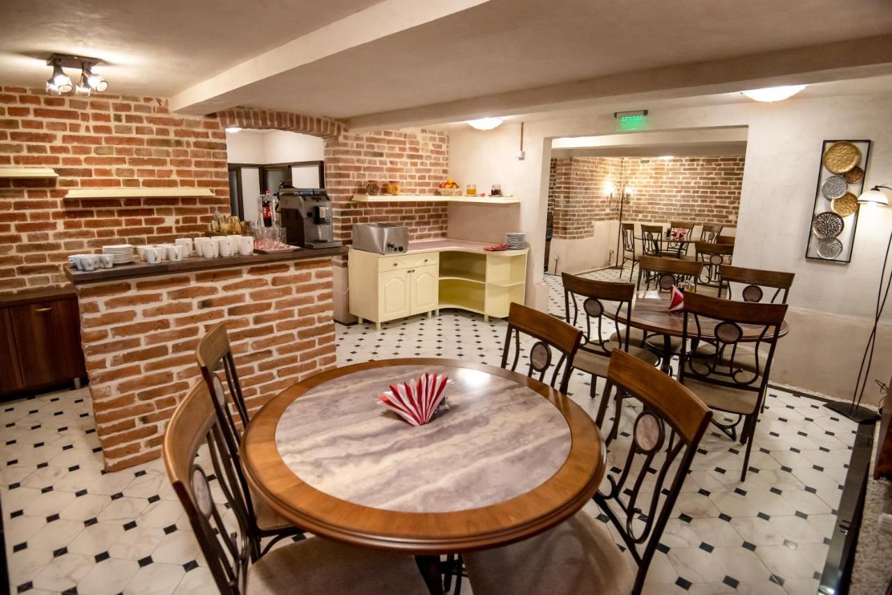Bed and Breakfast Ana Boutique Alba Iulia Exterior foto