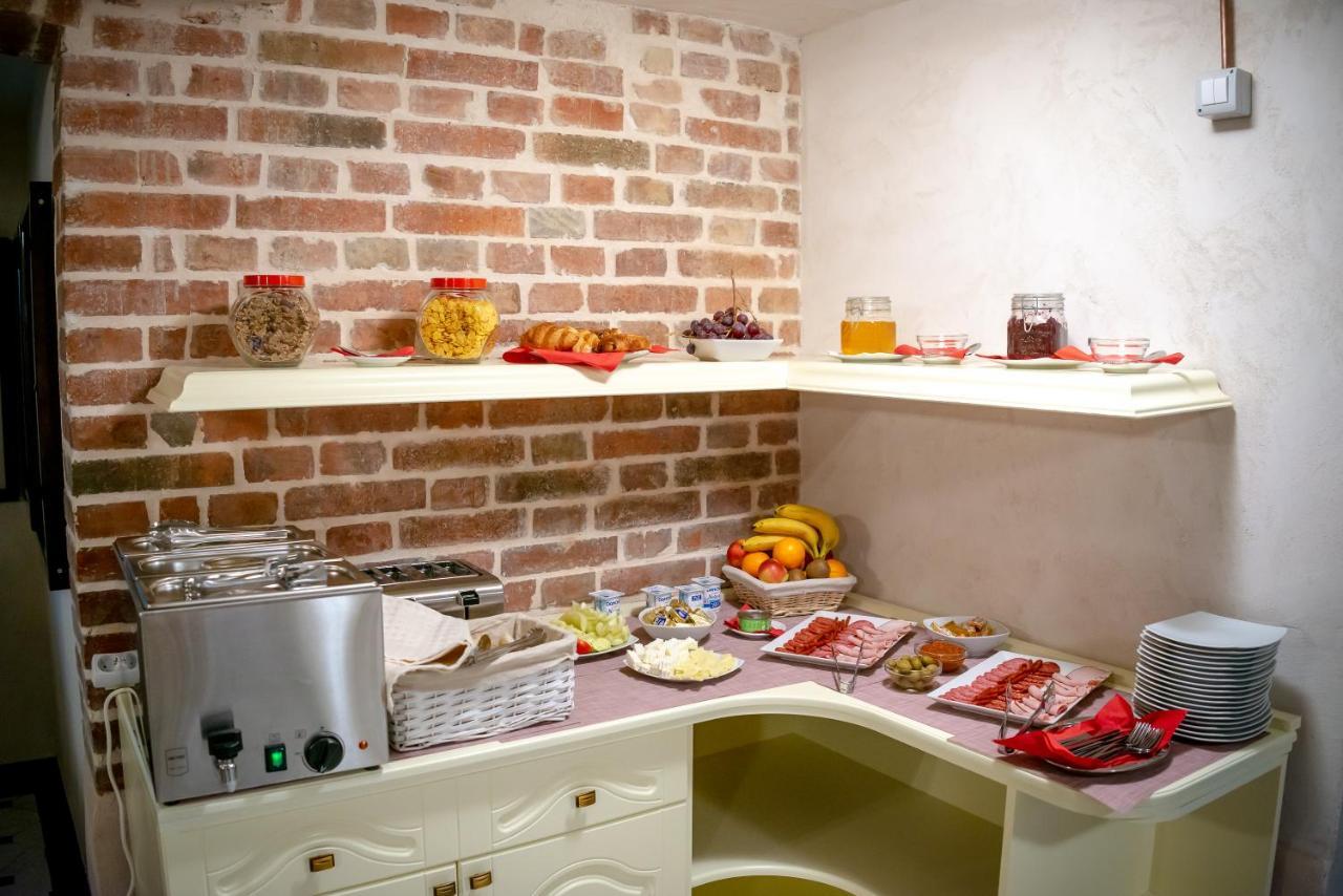 Bed and Breakfast Ana Boutique Alba Iulia Exterior foto